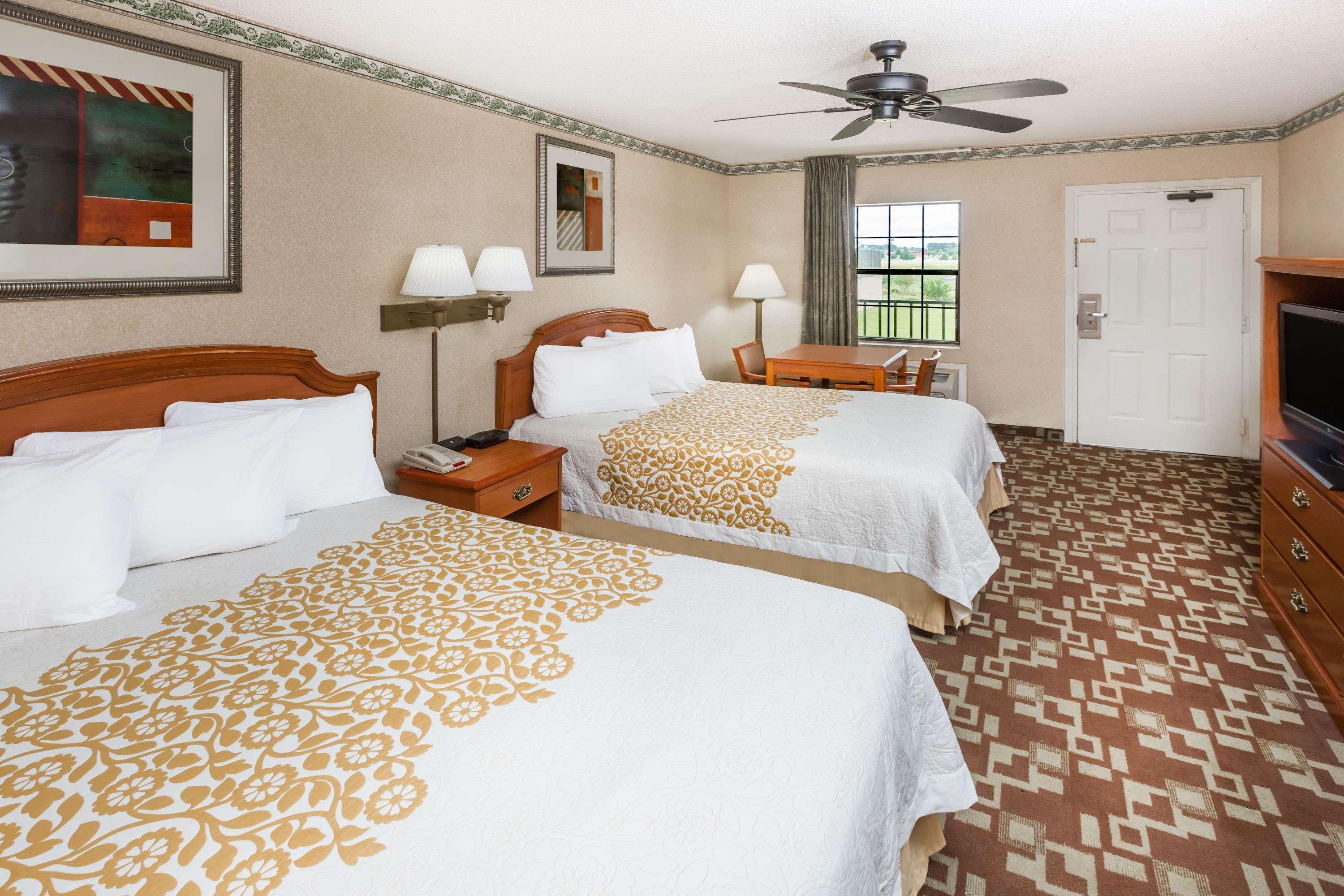 Days Inn By Wyndham Batesville Exteriör bild