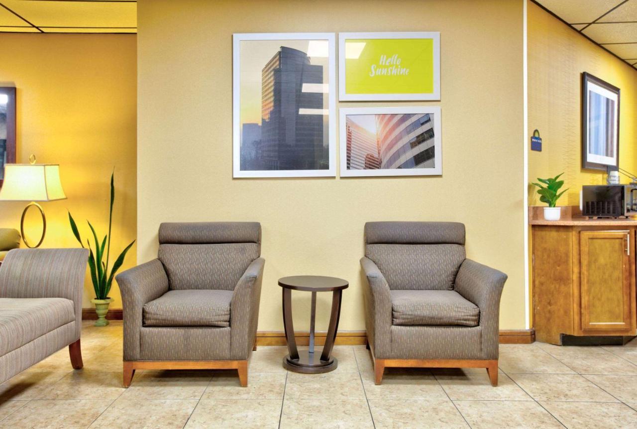 Days Inn By Wyndham Batesville Exteriör bild