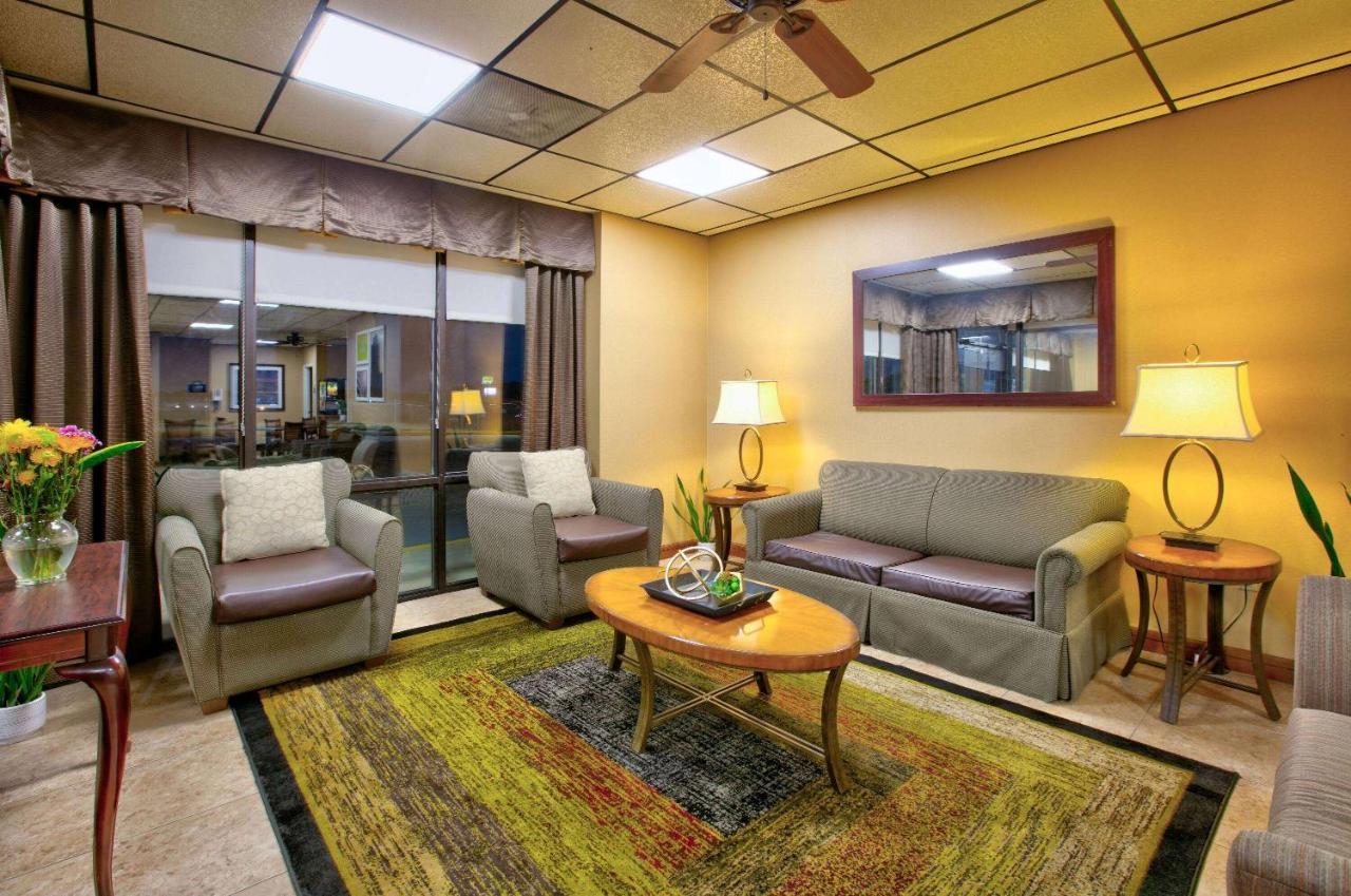 Days Inn By Wyndham Batesville Exteriör bild