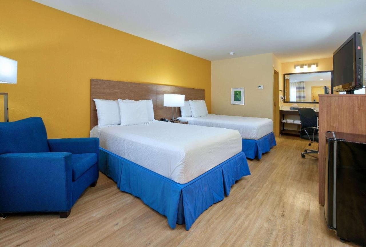 Days Inn By Wyndham Batesville Exteriör bild