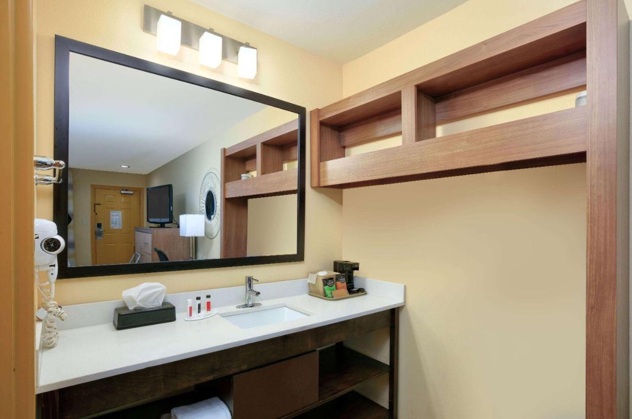 Days Inn By Wyndham Batesville Exteriör bild