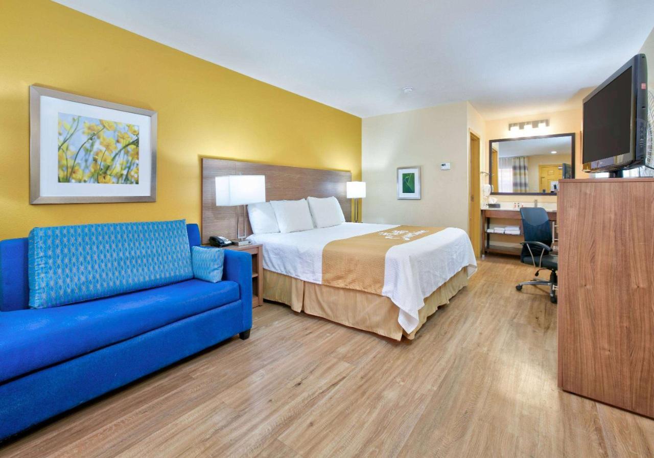 Days Inn By Wyndham Batesville Exteriör bild
