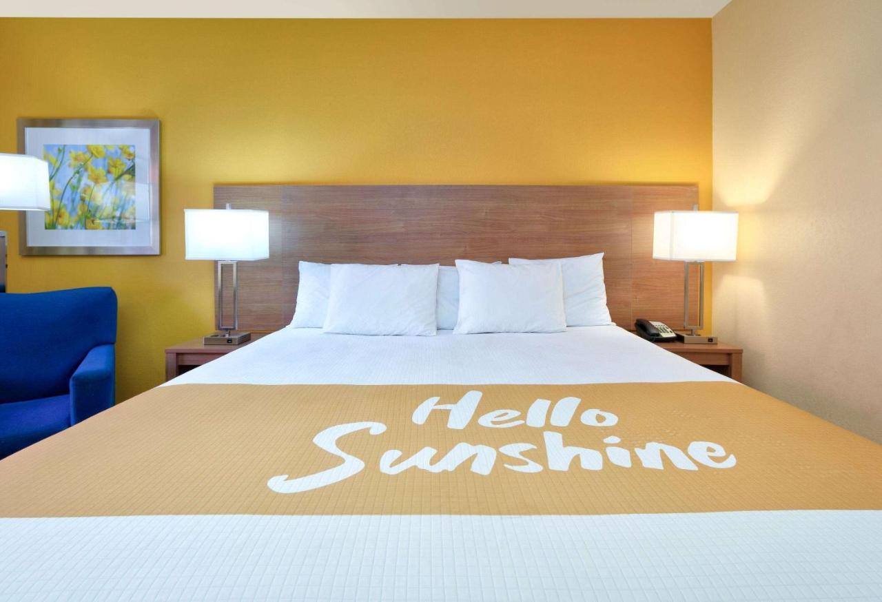 Days Inn By Wyndham Batesville Exteriör bild