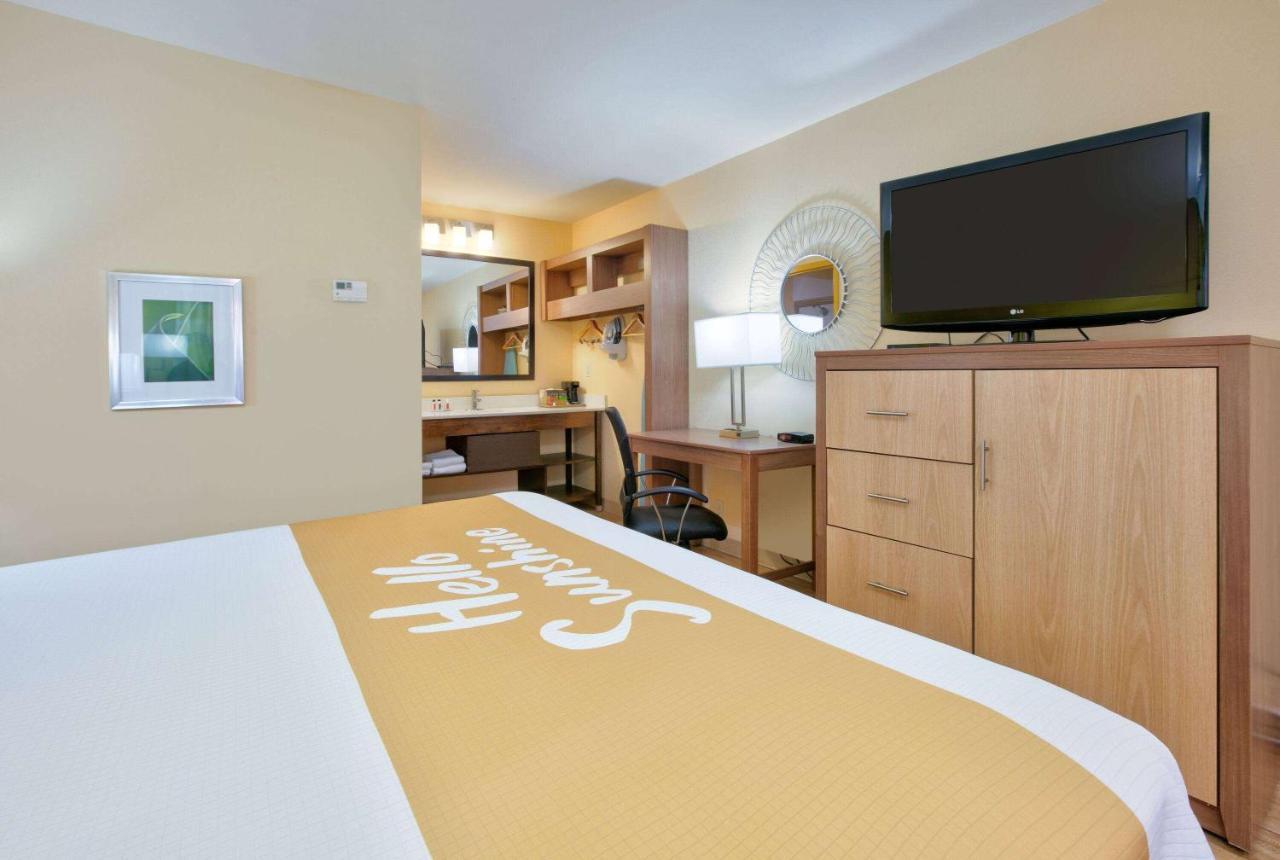 Days Inn By Wyndham Batesville Exteriör bild